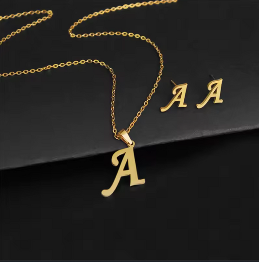 Personalized Initial Gold Set – Ketting + Oorbellen (A–Z, Stainless Steel)